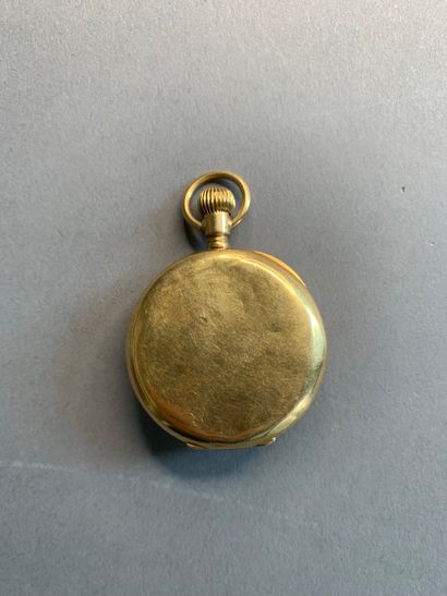 WATHAM A.W.W Co. Yellow gold pocket watch with manual winding.
Dial with enamel ring...