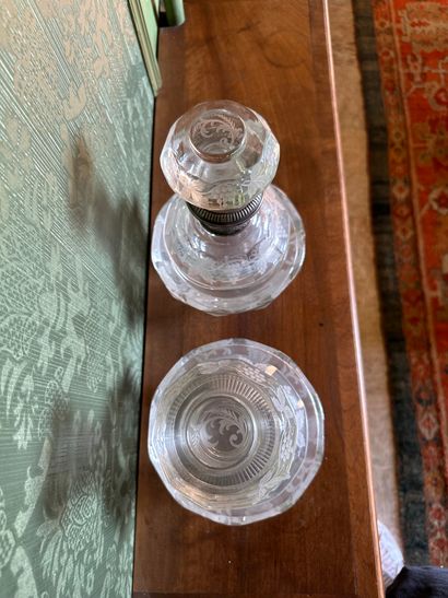 null Pair of engraved crystal decanters with cut sides, the neck in silver
End of...
