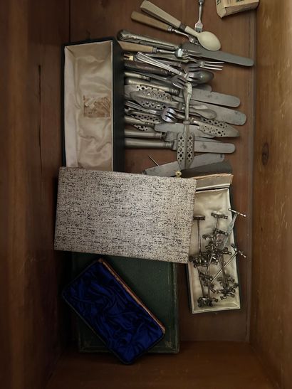 Fort lot de métal argenté Including forks, spoons, tableware 