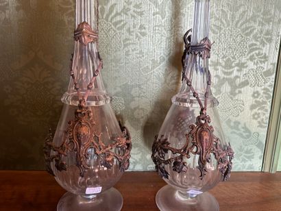 null Pair of carafes in cut crystal of baluster form with long neck.
Beautiful silver...