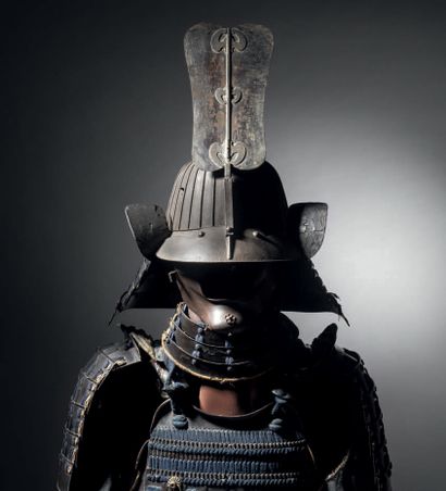 JAPON - Epoque EDO (1603-1868), XVIIe/XVIIIe siècle Armure composite :
Casque (kabuto)...
