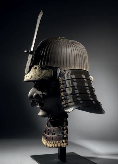 JAPON - Début Epoque EDO (1603-1868) Casque (kabuto) : goshozan sujibachi en fer...