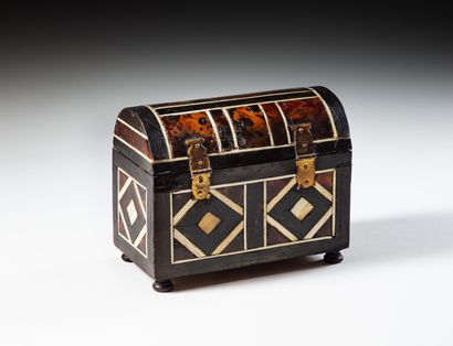 null Box with curved lid in marquetry of tortoiseshell, ebony and bone, lock with...
