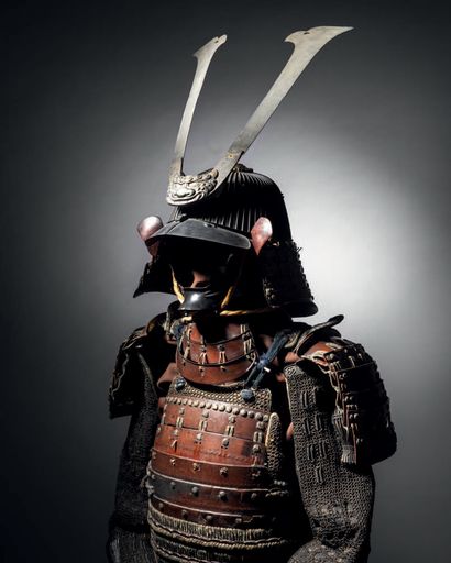 JAPON - Milieu Epoque EDO (1603-1868) Armure composite
Casque (kabuto) : sujibachi...