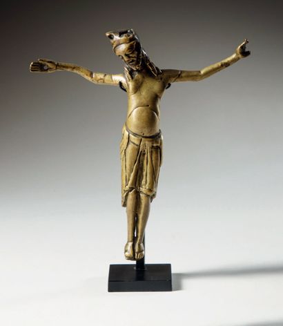 Large bronze Christ, hollow cast. Crowned...