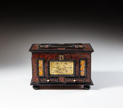 null Wooden box painted in imitation of tortoiseshell and amelierung glass plates...