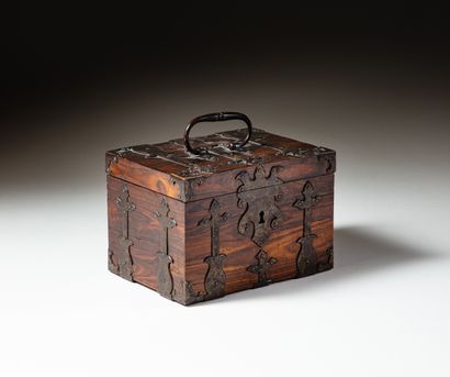 null Small oak and rosewood veneer box with wrought iron hinges, top handle.
17th...