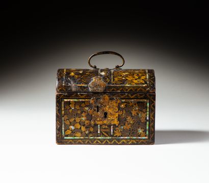 null Namban box in black and gold lacquered wood and mother-of-pearl inlays. Decorated...