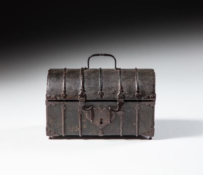 null Small box with curved lid, wooden core covered with chagrin leather, iron hinges,...