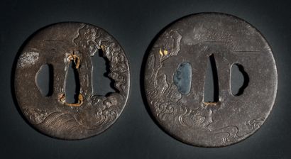 JAPON Epoque EDO (1603-1868) Two maru gata that can form a daisho in iron with gold...