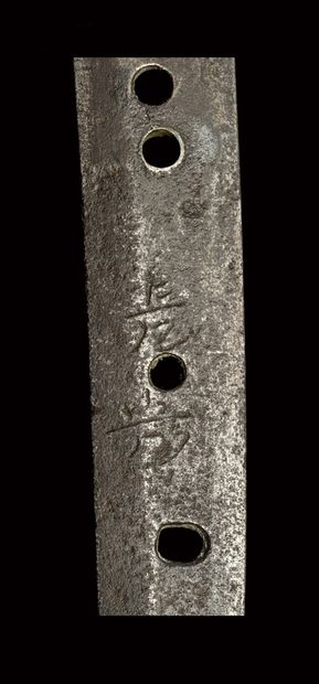null Koto tachi - Epoque MOMOYAMA (1573-1603)

Signé (tachi mei) : Nagamitsu
Lame...