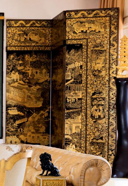 CHINE - Canton, XIXe siècle Double-sided gold lacquered six-leaf screen decorated...