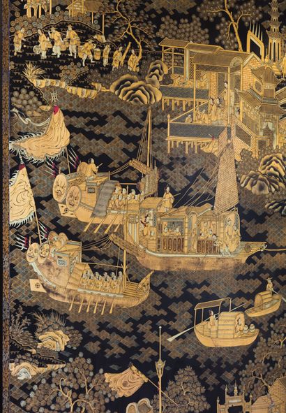 CHINE - Canton, XIXe siècle Double-sided gold lacquered six-leaf screen decorated...