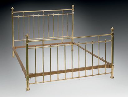 null Double bed in gilded metal with bars and fluted uprights
L. 180 - P. 200 cm
Headboard...