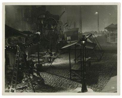 ROGER KAHAN Scène de nuit Le Havre, 1938 Épreuve argentique, 240 x 304 mm, numérotation...