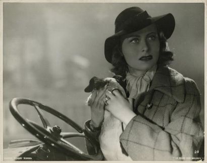 ROGER KAHAN Michèle Morgan Le Quai des Brumes, 1938 Deux (2) épreuves argentiques,...