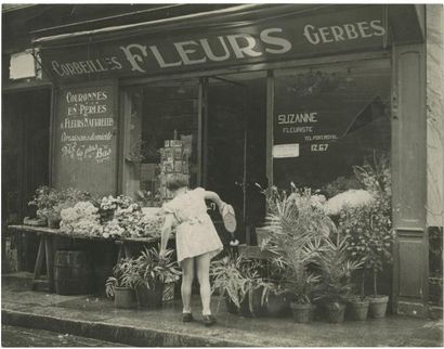 ALEXANDRE TRAUNER (1906-1993) Devanture de fleuriste Paris, début des années Deux...
