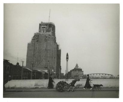 PIERRE VERGER (1902-1996) Porteurs et pousse-pousse Shanghai 1937 Quatre (4) épreuves...
