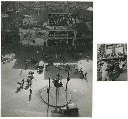 PIERRE VERGER (1902-1996) Vue en plongée sur le Bund et scènes de rue Shanghai 1937...