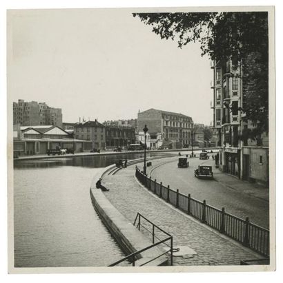 ALEXANDRE TRAUNER (1906-1993) Vue du canal depuis le pont qui jouxte l'hôtel Paris,...