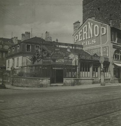 ALEXANDRE TRAUNER (1906-1993) Café de la poste, façade, publicité Paris, Hôtel du...