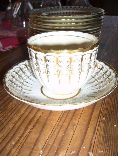 null Service à café et thé en porcelaine décorée à l'or de feuillages stylisés en...