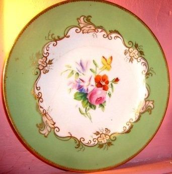 null Service à thé en porcelaine de Limoges. Aile verte et décor centré de fleurs...