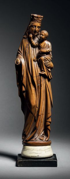 Vierge à l'Enfant en buis sculpté en ronde...