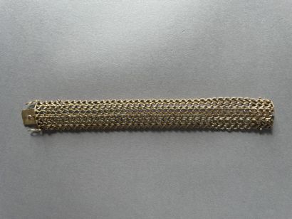 null Bracelet ruban à mailles anglaises
En or 750°/°°
Poids : 65,36 g