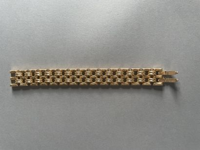 null Tank bracelet in gold 750°/°° with chain links
Circa 1940
P. 89 g