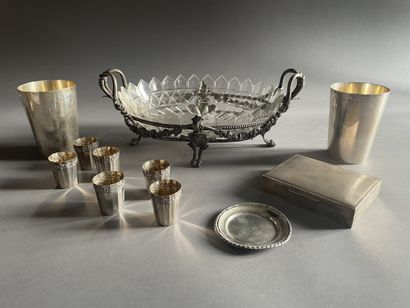 null Lot in foreign silver 950 and 800°/°° including :
Two flat-bottomed tumblers...