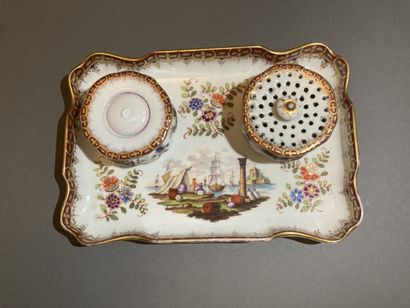 DRESDEN Inkwell with contoured edges
In polychrome porcelain
Decorated with flowers...