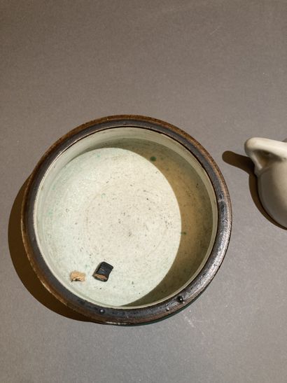 Corée Petite veilleuse couverte en porcelaine blanche.
XIXe siècle - XXe siècle
H....