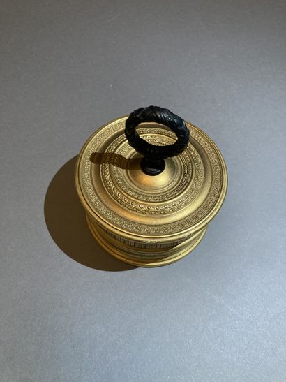 null Small mobile inkwell
In gilded or patinated knurled bronze
The lid with a laurel...