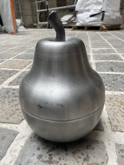 null Aluminium box
Representing a pear
H. 27 cm