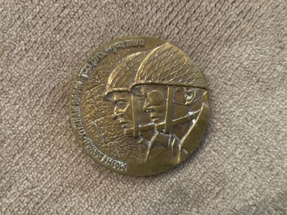 null Lot de 3 médailles de commémoration :
En bronze
Dont, la libération de Jérusalem...