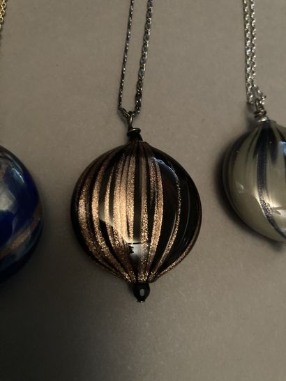 MURANO Lot of four pendants
In blown glass of Murano
Enhanced with silver and blackened...