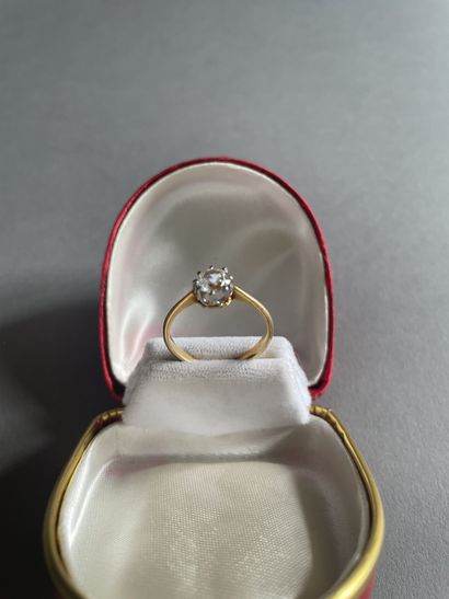 null Solitaire ring in gold 750°/°° set with a white stone
B.P. 2,8 g