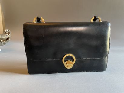 HERMES Black leather Ring bag
Interior in lambskin with two gussets
Transformable...