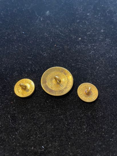 null Three golden officer's buttons:
One large and two small
Inscription: "GENERAL...