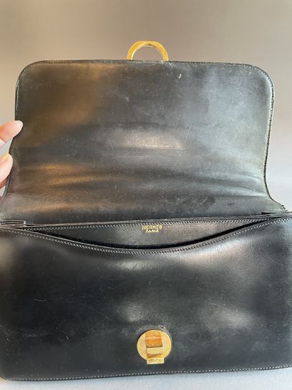 HERMES Black leather Ring bag
Interior in lambskin with two gussets
Transformable...