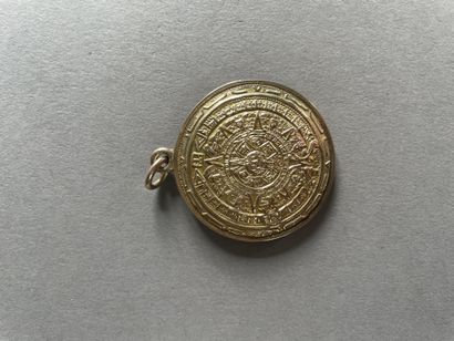 null Gold pendant 375°°° with Aztec calendar decoration
P. 35 g