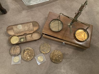 Lot of 3 commemorative medals :
In bronze
Of...