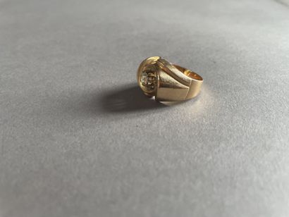 null Bague chevalière
Tourbillon
En or 750 °/°°
Sertie d'un diamant
Poids : 5,54...