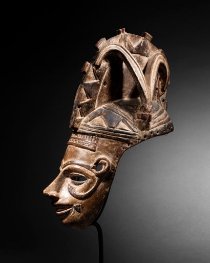 null Igbo mask
Nigeria
Wood and pigments
H. 40 cm

Igbo mask, Nigeria
H. 15 ¾ in

This...