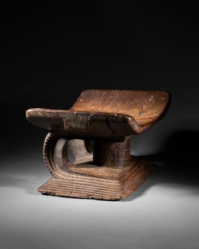 Akan stool
Ghana
Wood
H. 19.5 cm

Akan stool,...