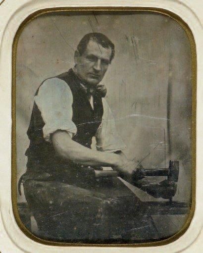 ATELIER FRANÇAIS Portrait d'un artisan au marteau C.1850 Daguerréotype 1/4 de plaque,...