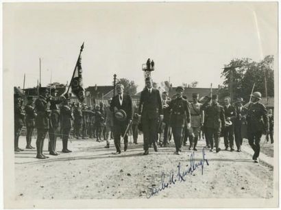 ANDRÉ (LE BOURGET) AGENCES DE PRESSE Charles Lindbergh reçu au 34e régiment d'aviation,...