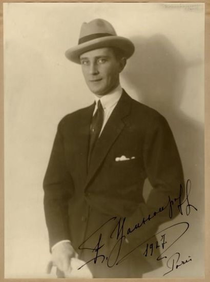 D. WASSERMAN Portrait aristocratique du Prince Felix Youssoupoff Paris, 1927 Argentique,...