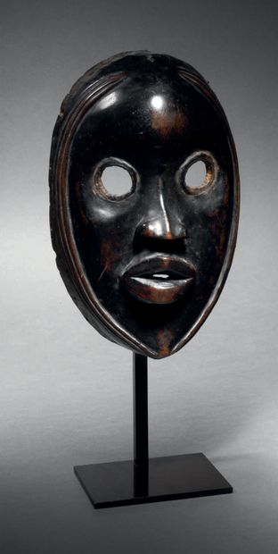 Masque Dan
Côte d'Ivoire
Bois
H. 22,5 cm

Provenance...